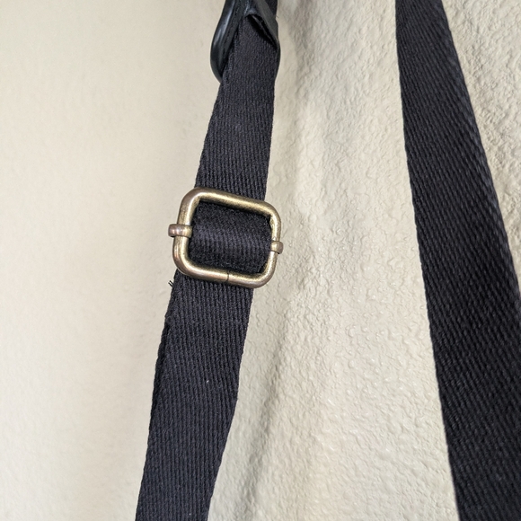 The Sak Black Pebbled Leather Shoulder Bag - Picture 4 of 11